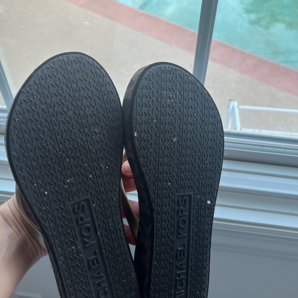 Michael Kors sandal wedges - Picture 3 of 3